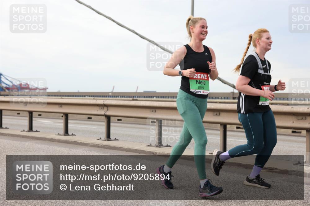 03.10.2025 - Köhlbrandbrückenlauf Lena Gebhardt http://msf.ph/oto/9205894 03.10.2025 16:02:55 Position 2 8394 meine-sportfotos.de