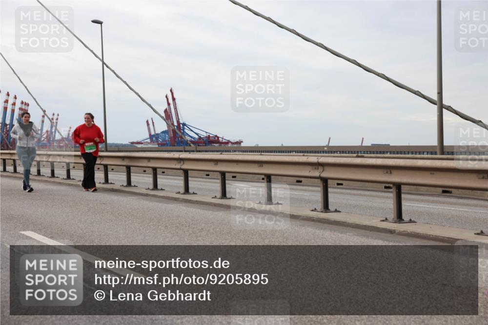03.10.2025 - Köhlbrandbrückenlauf Lena Gebhardt http://msf.ph/oto/9205895 03.10.2025 16:02:55 Position 2  meine-sportfotos.de