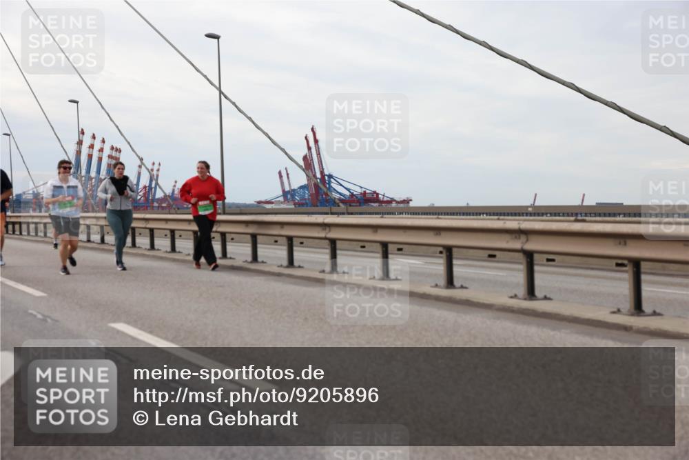 03.10.2025 - Köhlbrandbrückenlauf Lena Gebhardt http://msf.ph/oto/9205896 03.10.2025 16:02:56 Position 2  meine-sportfotos.de