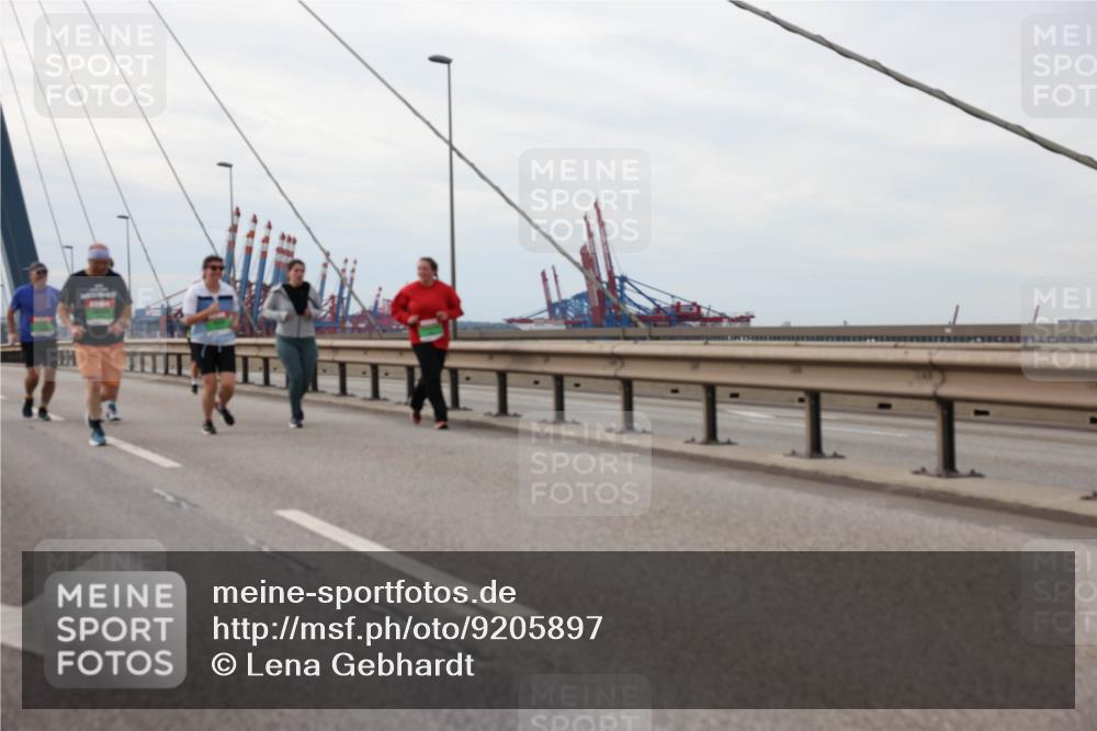 03.10.2025 - Köhlbrandbrückenlauf Lena Gebhardt http://msf.ph/oto/9205897 03.10.2025 16:02:56 Position 2  meine-sportfotos.de