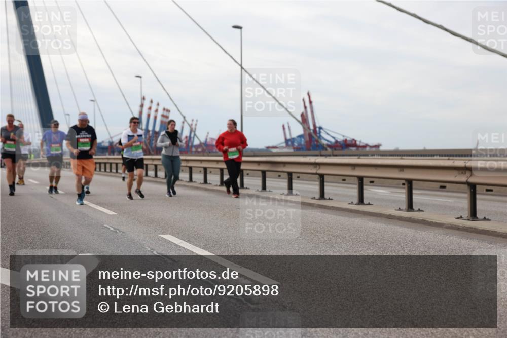 03.10.2025 - Köhlbrandbrückenlauf Lena Gebhardt http://msf.ph/oto/9205898 03.10.2025 16:02:56 Position 2  meine-sportfotos.de