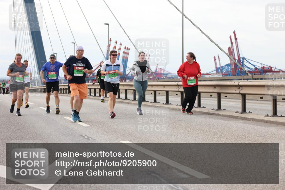 03.10.2025 - Köhlbrandbrückenlauf Lena Gebhardt http://msf.ph/oto/9205900 03.10.2025 16:02:56 Position 2 8624 meine-sportfotos.de