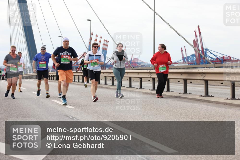 03.10.2025 - Köhlbrandbrückenlauf Lena Gebhardt http://msf.ph/oto/9205901 03.10.2025 16:02:56 Position 2  meine-sportfotos.de