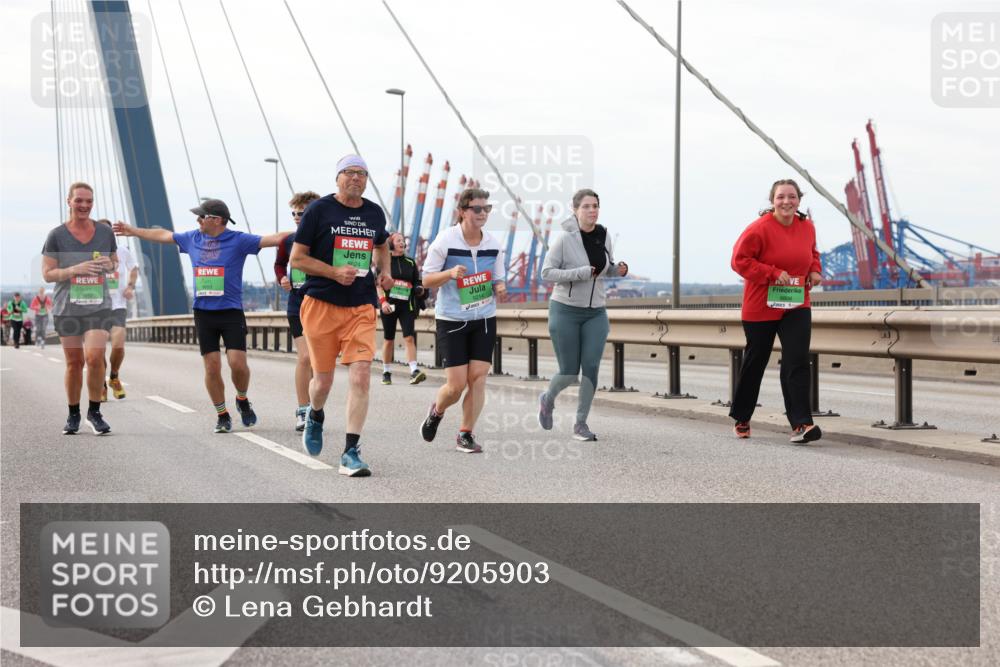 03.10.2025 - Köhlbrandbrückenlauf Lena Gebhardt http://msf.ph/oto/9205903 03.10.2025 16:02:57 Position 2 24, 8608 meine-sportfotos.de