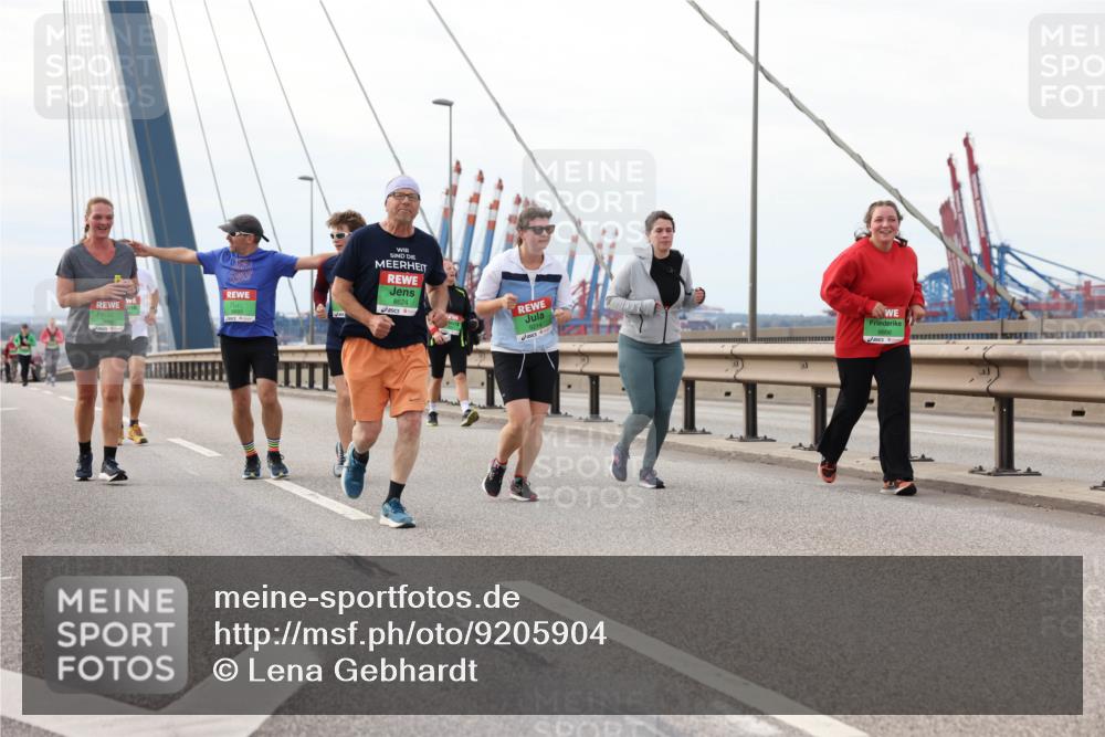 03.10.2025 - Köhlbrandbrückenlauf Lena Gebhardt http://msf.ph/oto/9205904 03.10.2025 16:02:57 Position 2 8624 meine-sportfotos.de