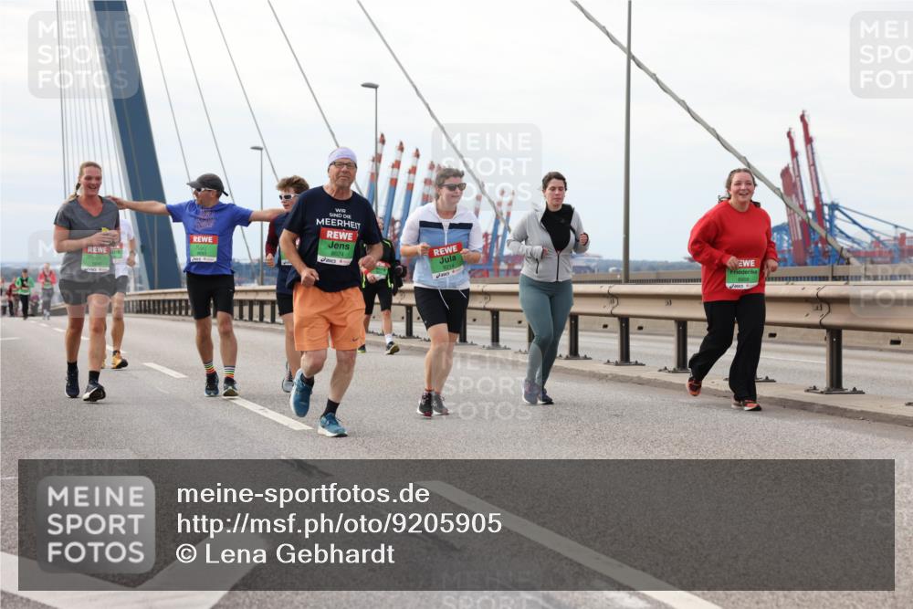 03.10.2025 - Köhlbrandbrückenlauf Lena Gebhardt http://msf.ph/oto/9205905 03.10.2025 16:02:57 Position 2 9693, 8624, 9214, 8608 meine-sportfotos.de