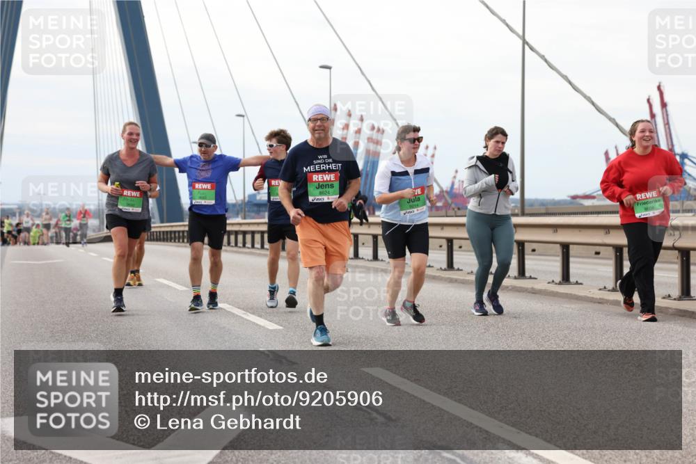 03.10.2025 - Köhlbrandbrückenlauf Lena Gebhardt http://msf.ph/oto/9205906 03.10.2025 16:02:57 Position 2 9693, 8624, 214, 8608 meine-sportfotos.de
