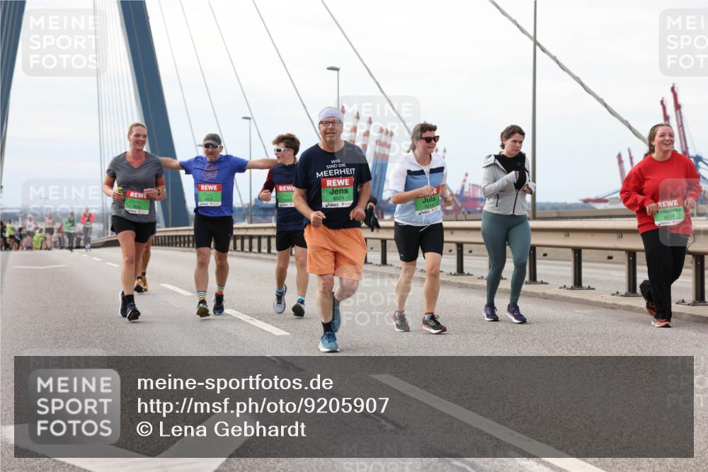 03.10.2025 - Köhlbrandbrückenlauf Lena Gebhardt http://msf.ph/oto/9205907 03.10.2025 16:02:57 Position 2 8624, 9214, 8608 meine-sportfotos.de