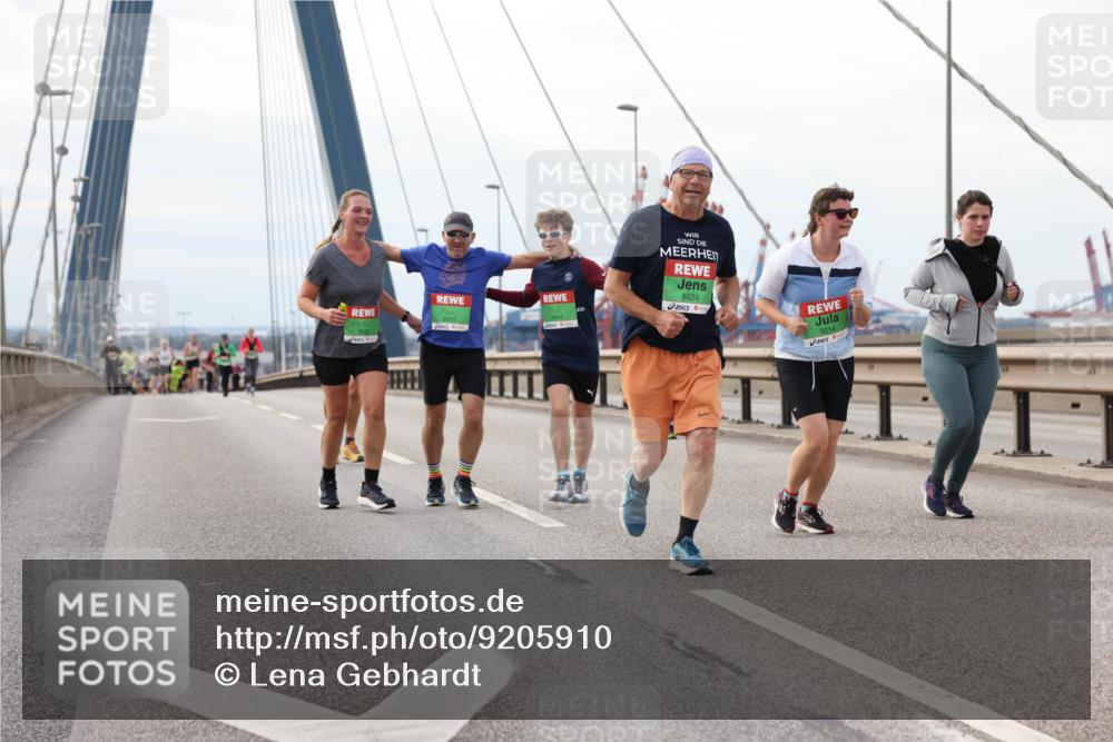 03.10.2025 - Köhlbrandbrückenlauf Lena Gebhardt http://msf.ph/oto/9205910 03.10.2025 16:02:57 Position 2 8624 meine-sportfotos.de