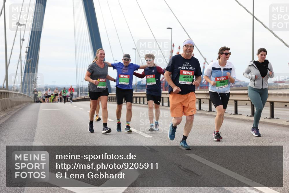 03.10.2025 - Köhlbrandbrückenlauf Lena Gebhardt http://msf.ph/oto/9205911 03.10.2025 16:02:57 Position 2 8624, 9214 meine-sportfotos.de