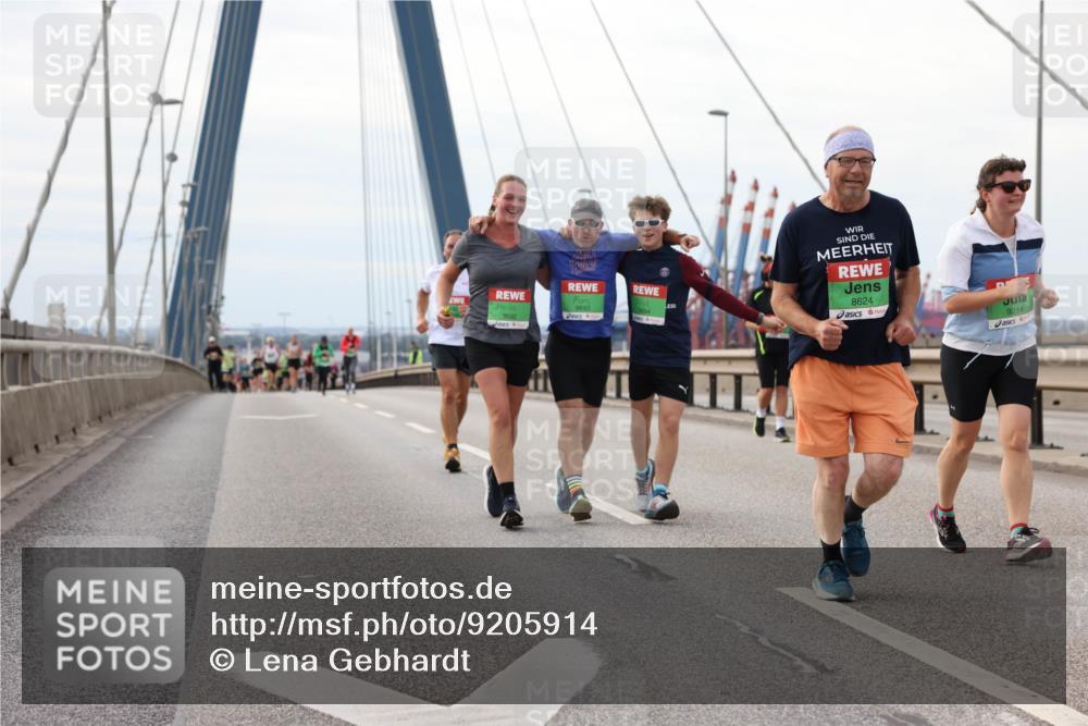 03.10.2025 - Köhlbrandbrückenlauf Lena Gebhardt http://msf.ph/oto/9205914 03.10.2025 16:02:58 Position 2 9692, 9693, 8624, 9214 meine-sportfotos.de