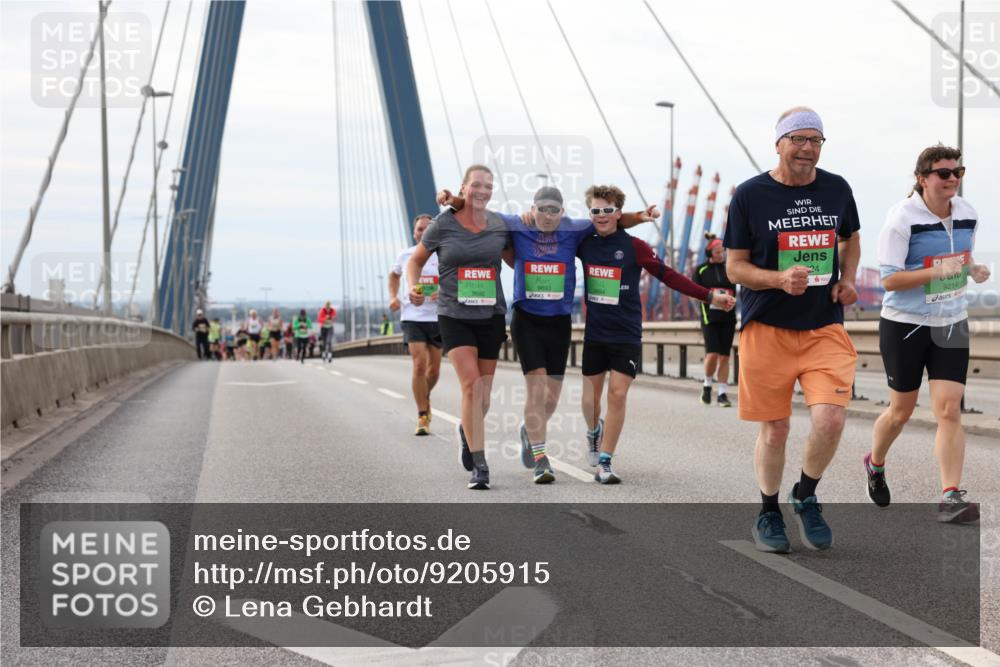 03.10.2025 - Köhlbrandbrückenlauf Lena Gebhardt http://msf.ph/oto/9205915 03.10.2025 16:02:58 Position 2 9693, 24, 9692, 9214 meine-sportfotos.de