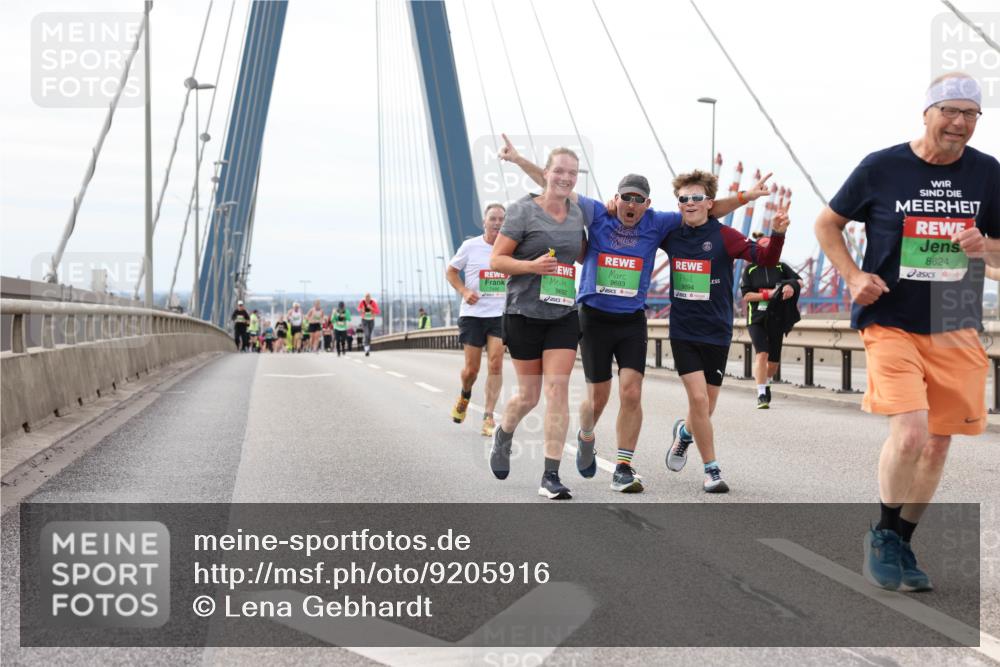 03.10.2025 - Köhlbrandbrückenlauf Lena Gebhardt http://msf.ph/oto/9205916 03.10.2025 16:02:58 Position 2 9693, 9694, 9692, 8624 meine-sportfotos.de