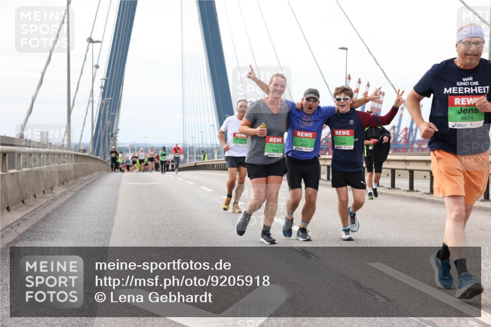 03.10.2025 - Köhlbrandbrückenlauf Lena Gebhardt http://msf.ph/oto/9205918 03.10.2025 16:02:58 Position 2 9693, 1, 9694, 9692, 8624 meine-sportfotos.de