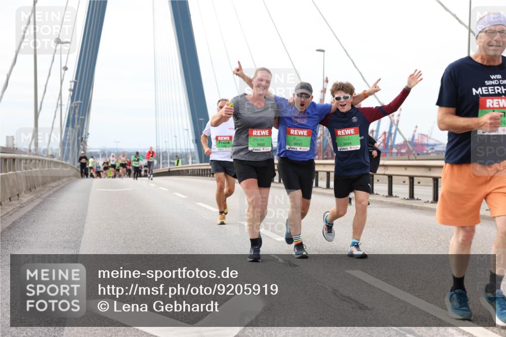 03.10.2025 - Köhlbrandbrückenlauf Lena Gebhardt http://msf.ph/oto/9205919 03.10.2025 16:02:59 Position 2 9692, 9693, 9694 meine-sportfotos.de