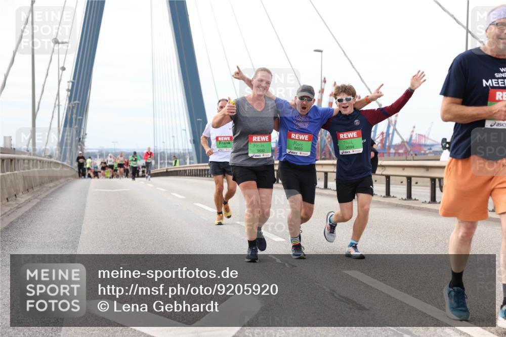 03.10.2025 - Köhlbrandbrückenlauf Lena Gebhardt http://msf.ph/oto/9205920 03.10.2025 16:02:59 Position 2 9692, 9693, 9694 meine-sportfotos.de