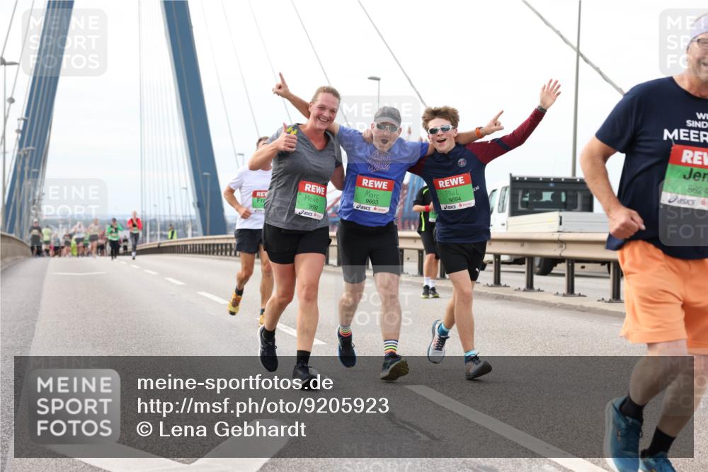 03.10.2025 - Köhlbrandbrückenlauf Lena Gebhardt http://msf.ph/oto/9205923 03.10.2025 16:02:59 Position 2 9693, 9694, 9692, 8624 meine-sportfotos.de