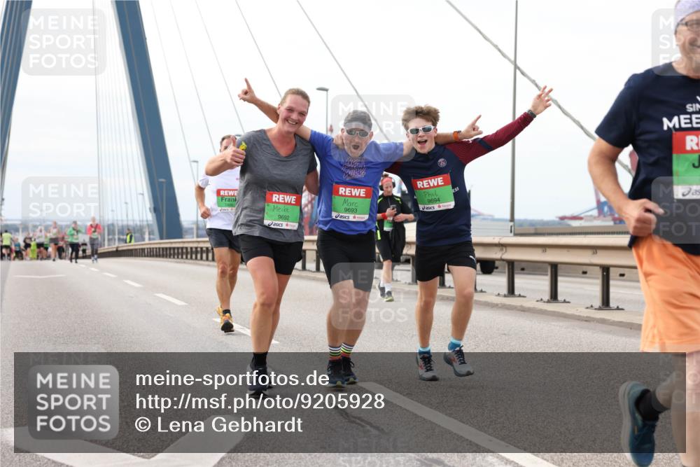 03.10.2025 - Köhlbrandbrückenlauf Lena Gebhardt http://msf.ph/oto/9205928 03.10.2025 16:02:59 Position 2 9692, 9693, 9694 meine-sportfotos.de