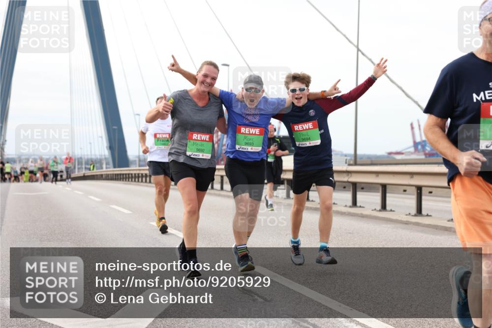 03.10.2025 - Köhlbrandbrückenlauf Lena Gebhardt http://msf.ph/oto/9205929 03.10.2025 16:02:59 Position 2 9692, 9693, 9694 meine-sportfotos.de