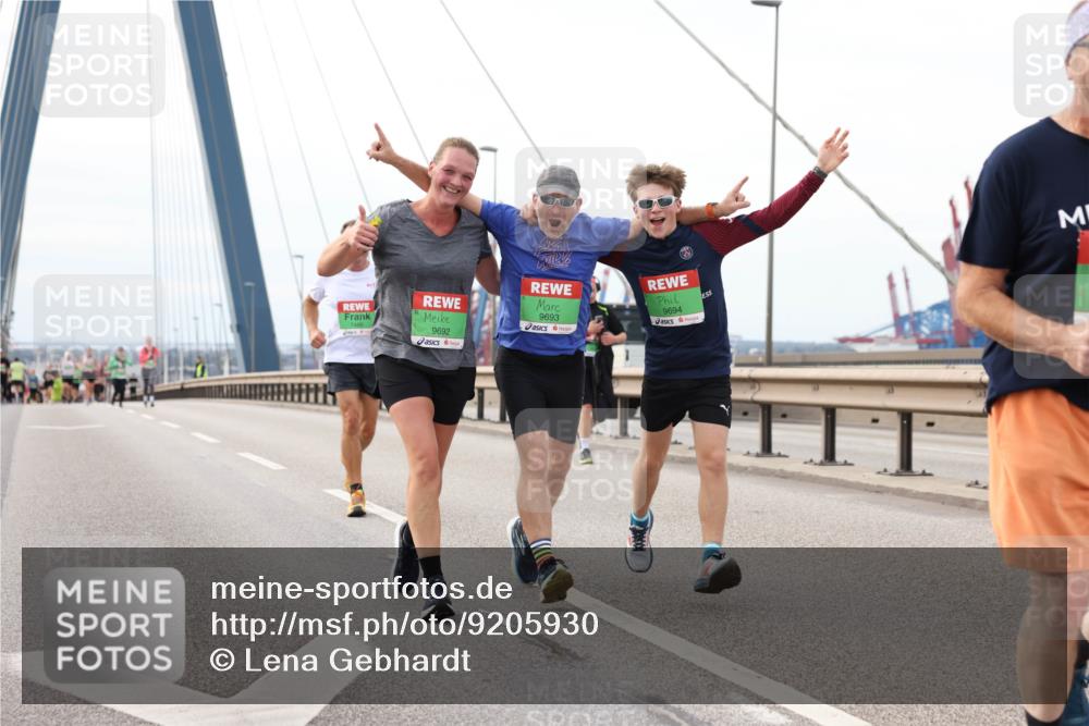 03.10.2025 - Köhlbrandbrückenlauf Lena Gebhardt http://msf.ph/oto/9205930 03.10.2025 16:02:59 Position 2 9692, 9693, 9694 meine-sportfotos.de