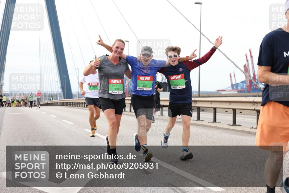 03.10.2025 - Köhlbrandbrückenlauf Lena Gebhardt http://msf.ph/oto/9205931 03.10.2025 16:02:59 Position 2 9692, 9693, 9694 meine-sportfotos.de