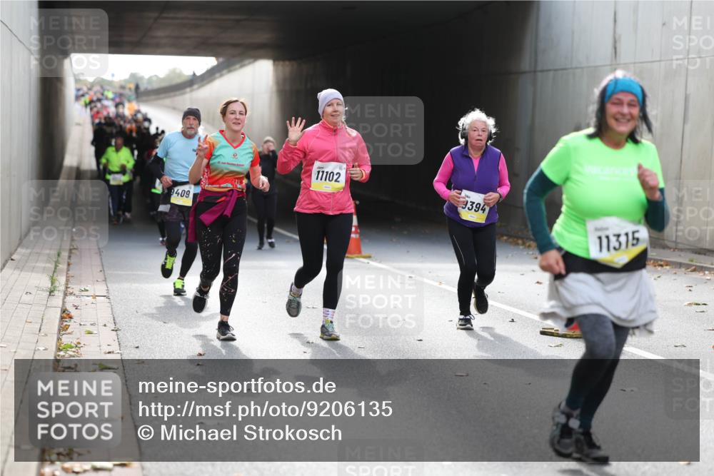 05.10.2025 - 20. swb-Marathon Bremen Michael Strokosch http://msf.ph/oto/9206135 05.10.2025 10:58:10 Laufen 9409, 11102, 9394, 11315 meine-sportfotos.de