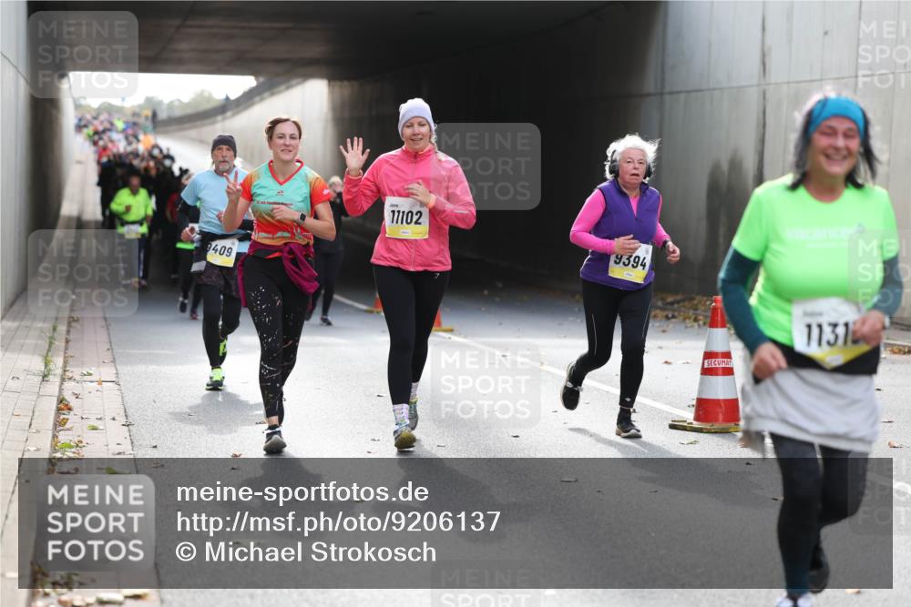 05.10.2025 - 20. swb-Marathon Bremen Michael Strokosch http://msf.ph/oto/9206137 05.10.2025 10:58:10 Laufen 9409, 11102, 9394, 1131 meine-sportfotos.de