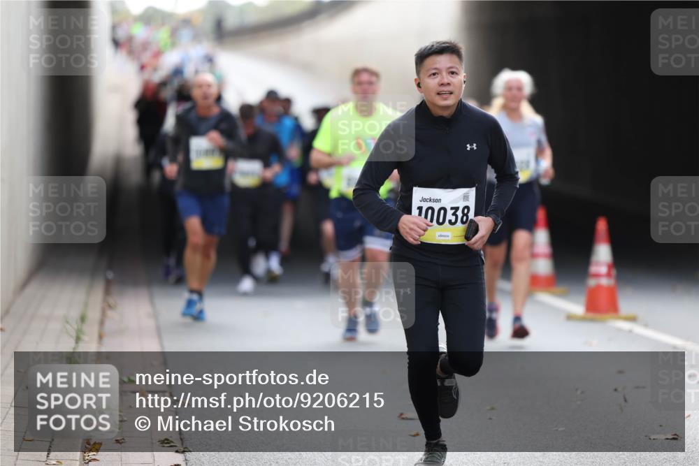 05.10.2025 - 20. swb-Marathon Bremen Michael Strokosch http://msf.ph/oto/9206215 05.10.2025 10:47:13 Laufen 10038 meine-sportfotos.de