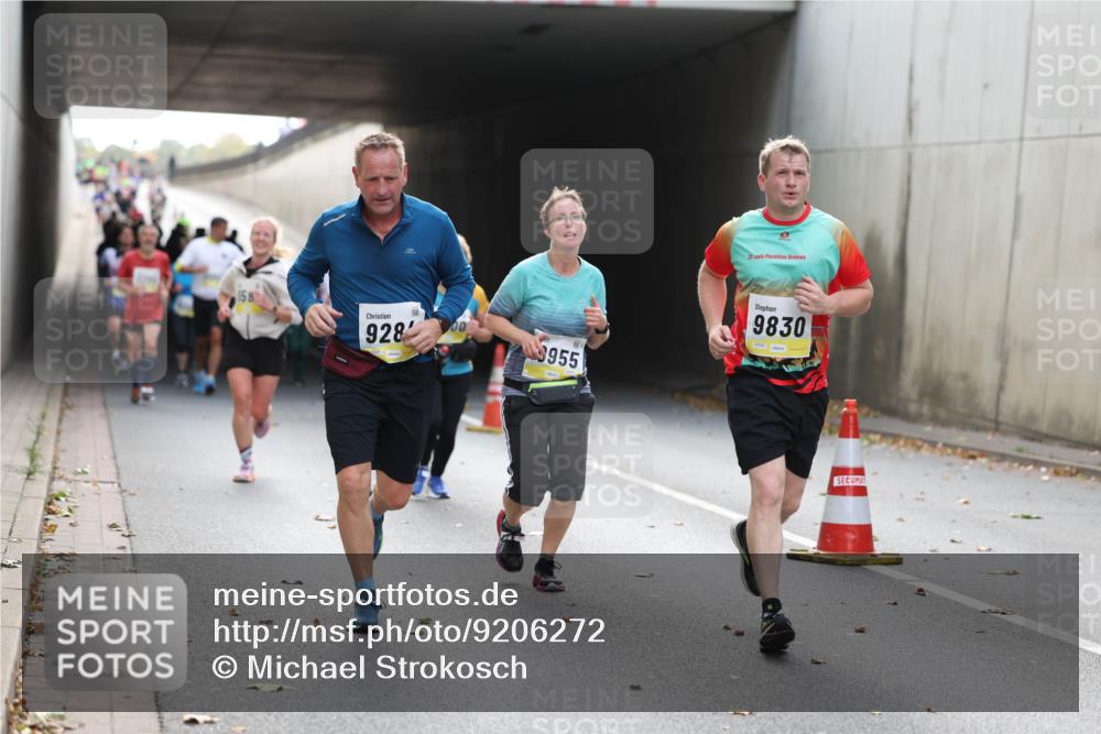 05.10.2025 - 20. swb-Marathon Bremen Michael Strokosch http://msf.ph/oto/9206272 05.10.2025 10:47:40 Laufen 158, 928, 955, 20, 9830 meine-sportfotos.de