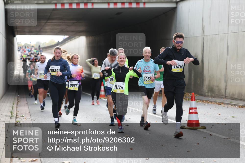 05.10.2025 - 20. swb-Marathon Bremen Michael Strokosch http://msf.ph/oto/9206302 05.10.2025 10:47:55 Laufen 1172, 9934, 9985, 9918, 103, 11174, 103, 1616 meine-sportfotos.de