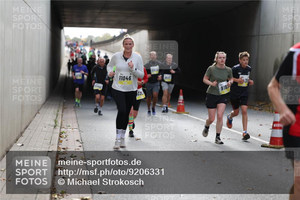 05.10.2025 - 20. swb-Marathon Bremen Michael Strokosch http://msf.ph/oto/9206331 05.10.2025 10:48:06 Laufen 10965, 11046, 10538, 3517, 033, 918, 39 meine-sportfotos.de