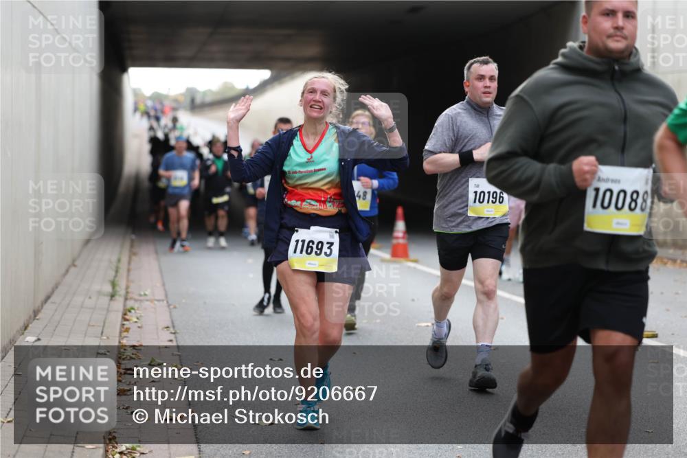 05.10.2025 - 20. swb-Marathon Bremen Michael Strokosch http://msf.ph/oto/9206667 05.10.2025 10:50:36 Laufen 20, 11693, 48, 10196, 10088 meine-sportfotos.de