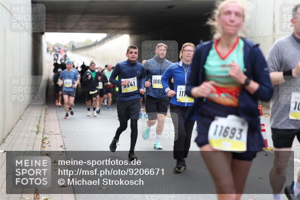 05.10.2025 - 20. swb-Marathon Bremen Michael Strokosch http://msf.ph/oto/9206671 05.10.2025 10:50:37 Laufen 4118, 5541, 1065, 111, 11693, 10 meine-sportfotos.de