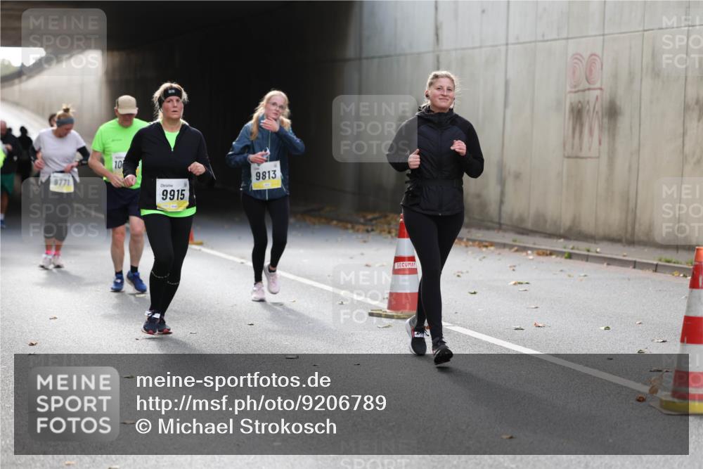 05.10.2025 - 20. swb-Marathon Bremen Michael Strokosch http://msf.ph/oto/9206789 05.10.2025 10:58:16 Laufen 9771, 10, 9915, 9813, 00 meine-sportfotos.de
