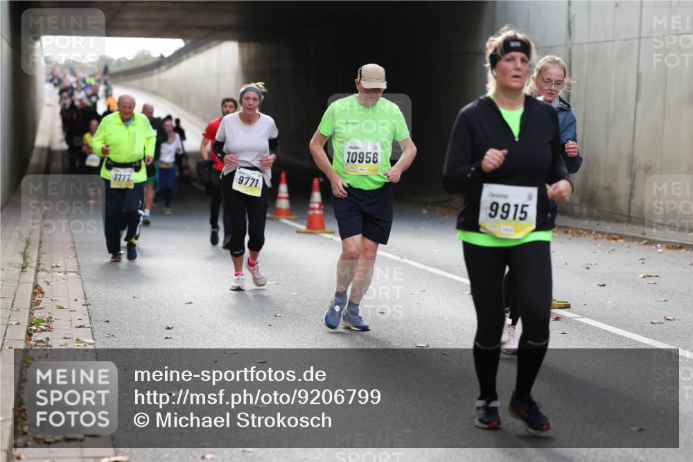 05.10.2025 - 20. swb-Marathon Bremen Michael Strokosch http://msf.ph/oto/9206799 05.10.2025 10:58:18 Laufen 9771, 7777, 10956, 9915 meine-sportfotos.de