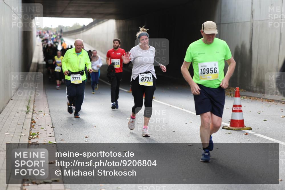 05.10.2025 - 20. swb-Marathon Bremen Michael Strokosch http://msf.ph/oto/9206804 05.10.2025 10:58:19 Laufen 7777, 609, 9771, 10956 meine-sportfotos.de
