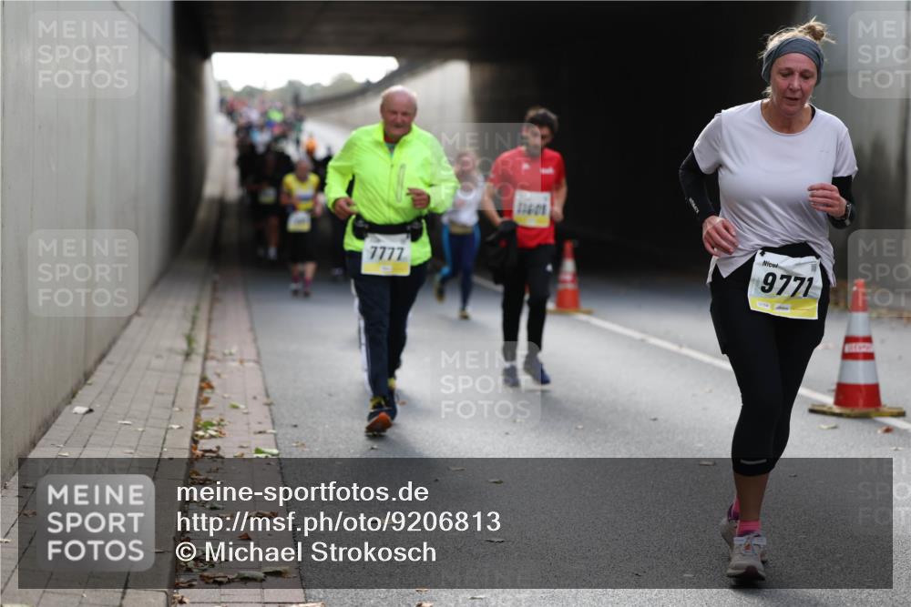 05.10.2025 - 20. swb-Marathon Bremen Michael Strokosch http://msf.ph/oto/9206813 05.10.2025 10:58:21 Laufen 7777, 11601, 9771 meine-sportfotos.de
