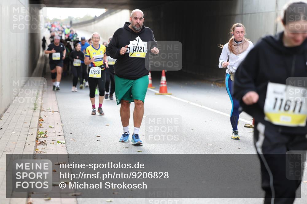 05.10.2025 - 20. swb-Marathon Bremen Michael Strokosch http://msf.ph/oto/9206828 05.10.2025 10:58:25 Laufen 11636, 121, 11611 meine-sportfotos.de