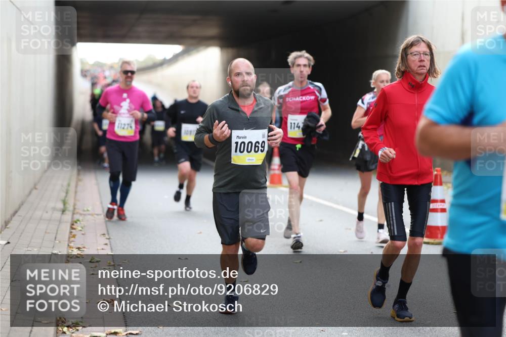 05.10.2025 - 20. swb-Marathon Bremen Michael Strokosch http://msf.ph/oto/9206829 05.10.2025 10:51:38 Laufen 1127, 10069, 114 meine-sportfotos.de