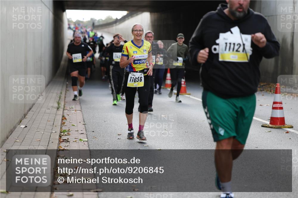 05.10.2025 - 20. swb-Marathon Bremen Michael Strokosch http://msf.ph/oto/9206845 05.10.2025 10:58:27 Laufen 9927, 1142, 0, 1112, 11636, 13 meine-sportfotos.de