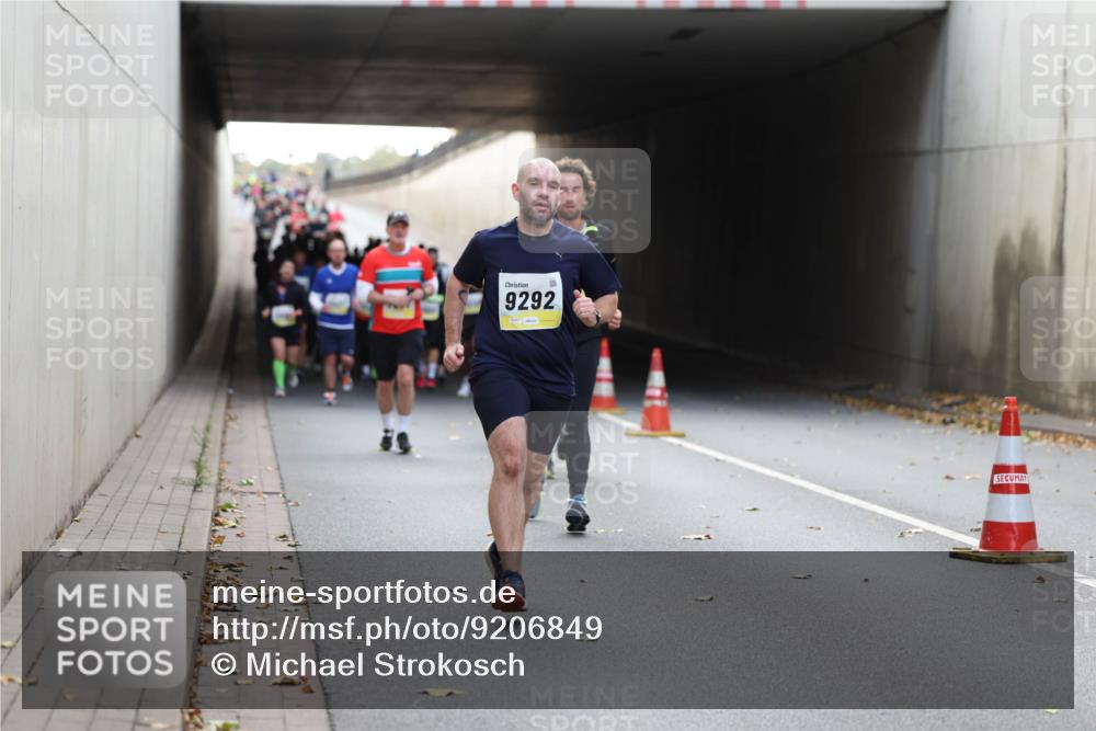 05.10.2025 - 20. swb-Marathon Bremen Michael Strokosch http://msf.ph/oto/9206849 05.10.2025 10:51:44 Laufen 9292 meine-sportfotos.de