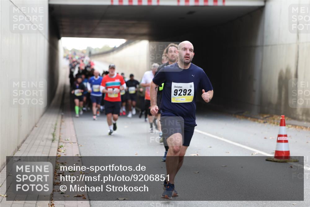 05.10.2025 - 20. swb-Marathon Bremen Michael Strokosch http://msf.ph/oto/9206851 05.10.2025 10:51:45 Laufen 9292 meine-sportfotos.de