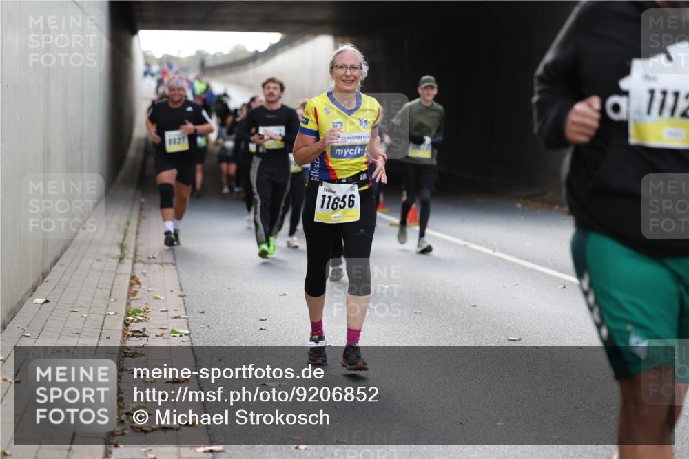 05.10.2025 - 20. swb-Marathon Bremen Michael Strokosch http://msf.ph/oto/9206852 05.10.2025 10:58:28 Laufen 9527, 1112, 11636, 238 meine-sportfotos.de