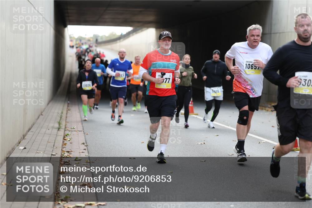 05.10.2025 - 20. swb-Marathon Bremen Michael Strokosch http://msf.ph/oto/9206853 05.10.2025 10:51:48 Laufen 11606, 457, 977, 7656, 10657, 30 meine-sportfotos.de