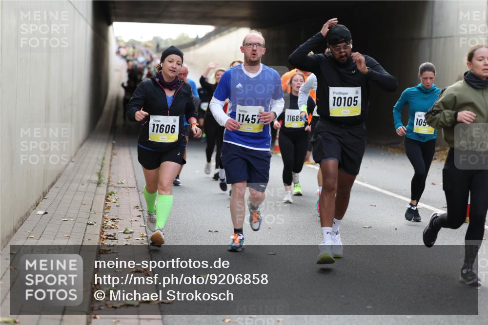 05.10.2025 - 20. swb-Marathon Bremen Michael Strokosch http://msf.ph/oto/9206858 05.10.2025 10:51:51 Laufen 11606, 11457, 11686, 10105, 105 meine-sportfotos.de