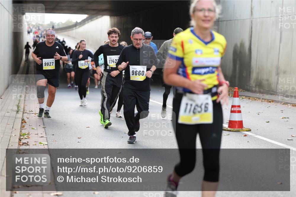 05.10.2025 - 20. swb-Marathon Bremen Michael Strokosch http://msf.ph/oto/9206859 05.10.2025 10:58:29 Laufen 9927, 11035, 1142, 9660, 11656 meine-sportfotos.de