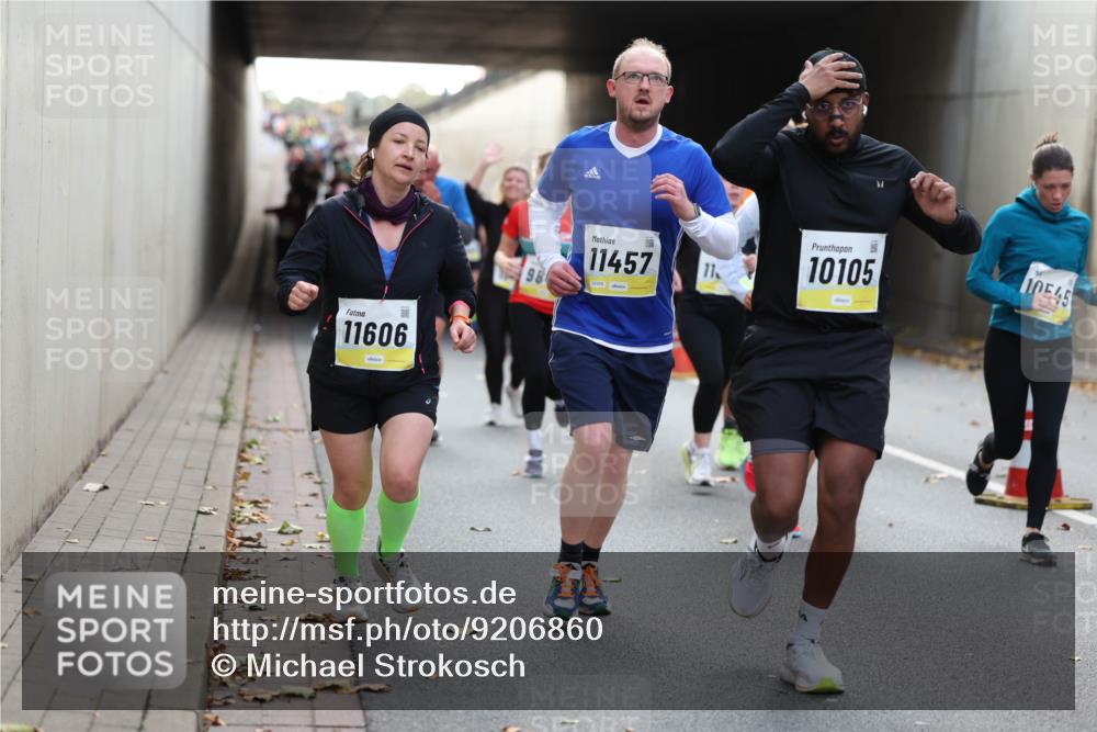 05.10.2025 - 20. swb-Marathon Bremen Michael Strokosch http://msf.ph/oto/9206860 05.10.2025 10:51:52 Laufen 11606, 98, 11457, 02359, 11, 10105, 10545 meine-sportfotos.de