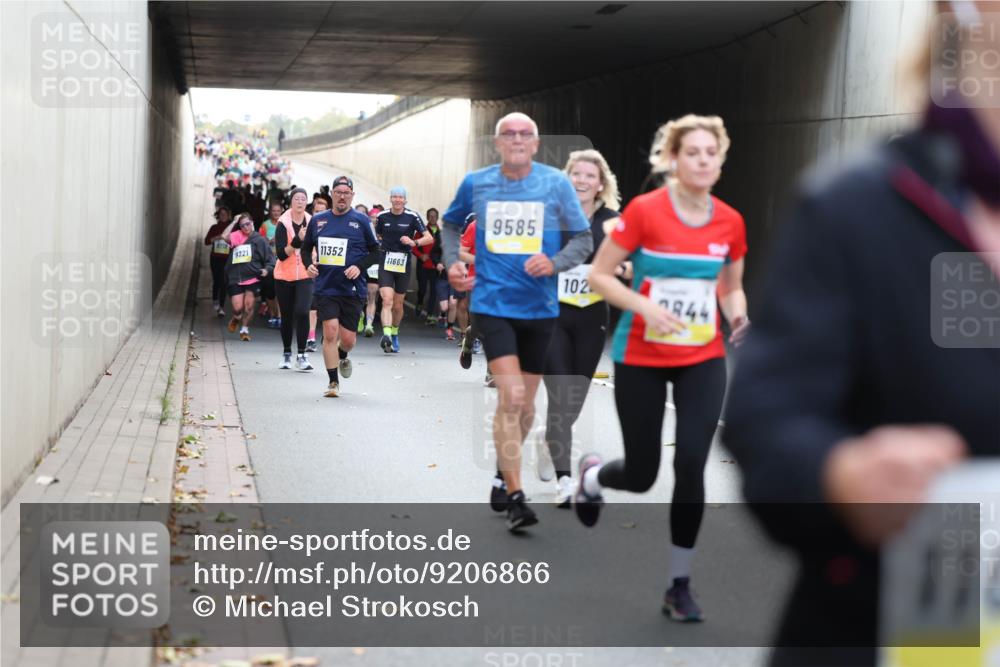 05.10.2025 - 20. swb-Marathon Bremen Michael Strokosch http://msf.ph/oto/9206866 05.10.2025 10:51:54 Laufen 9221, 11352, 11663, 9585, 102, 844, 116 meine-sportfotos.de