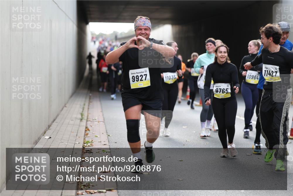 05.10.2025 - 20. swb-Marathon Bremen Michael Strokosch http://msf.ph/oto/9206876 05.10.2025 10:58:32 Laufen 9927, 11035, 9765, 10964, 11427 meine-sportfotos.de