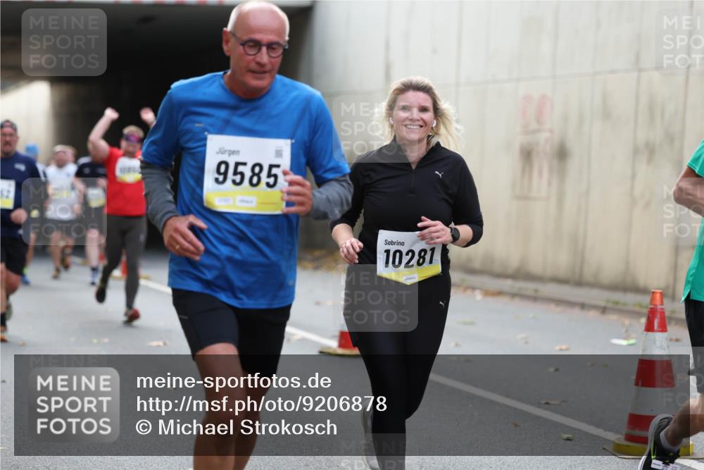 05.10.2025 - 20. swb-Marathon Bremen Michael Strokosch http://msf.ph/oto/9206878 05.10.2025 10:51:56 Laufen 9585, 10281 meine-sportfotos.de